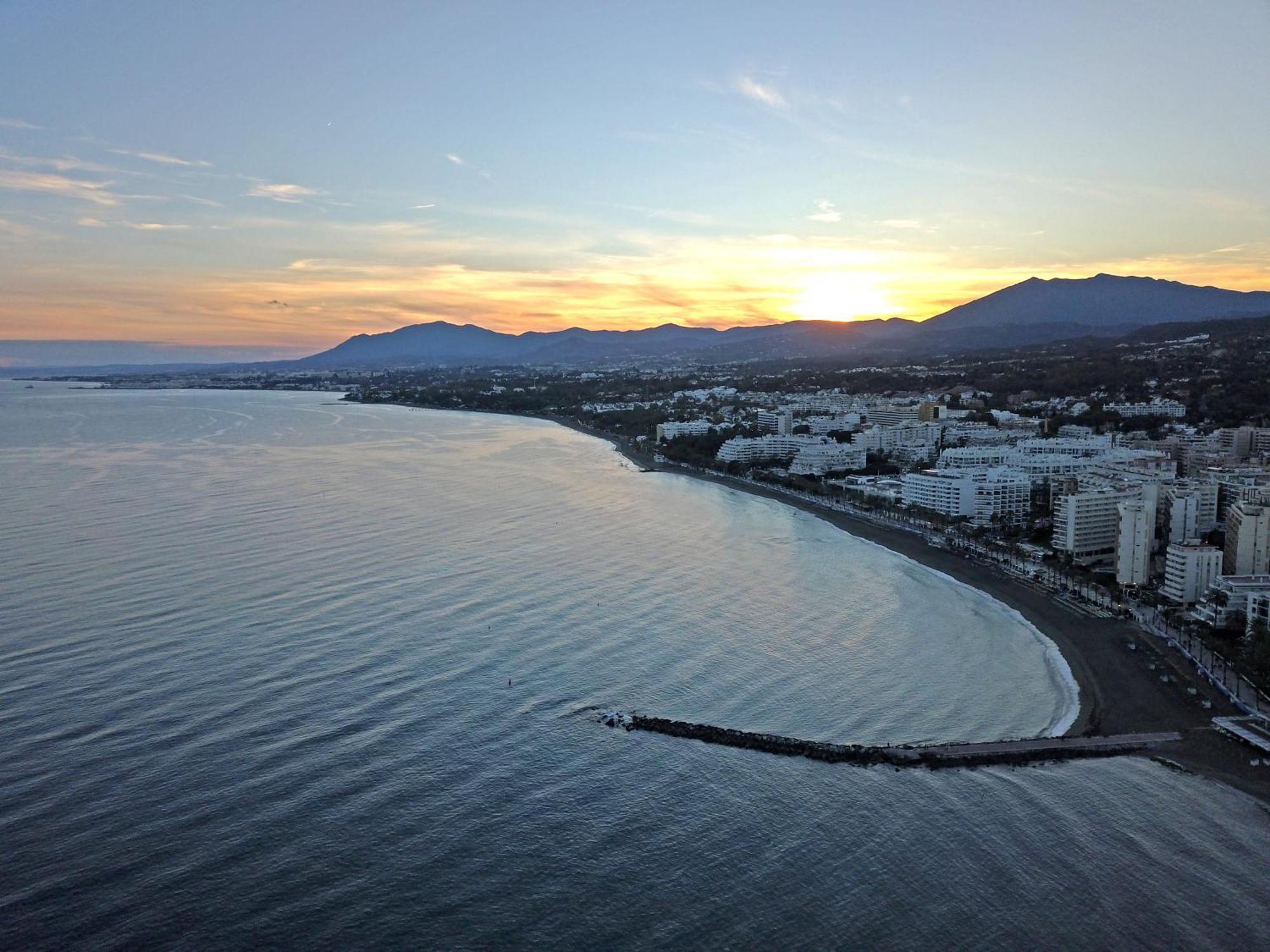 Lujoso Apartamento Con Piscina En Paseo Maritimo Marbella Exterior photo